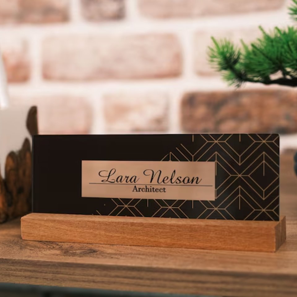 3 MM PLEKSİ İSİMLİK + AHŞAP ALTLIK