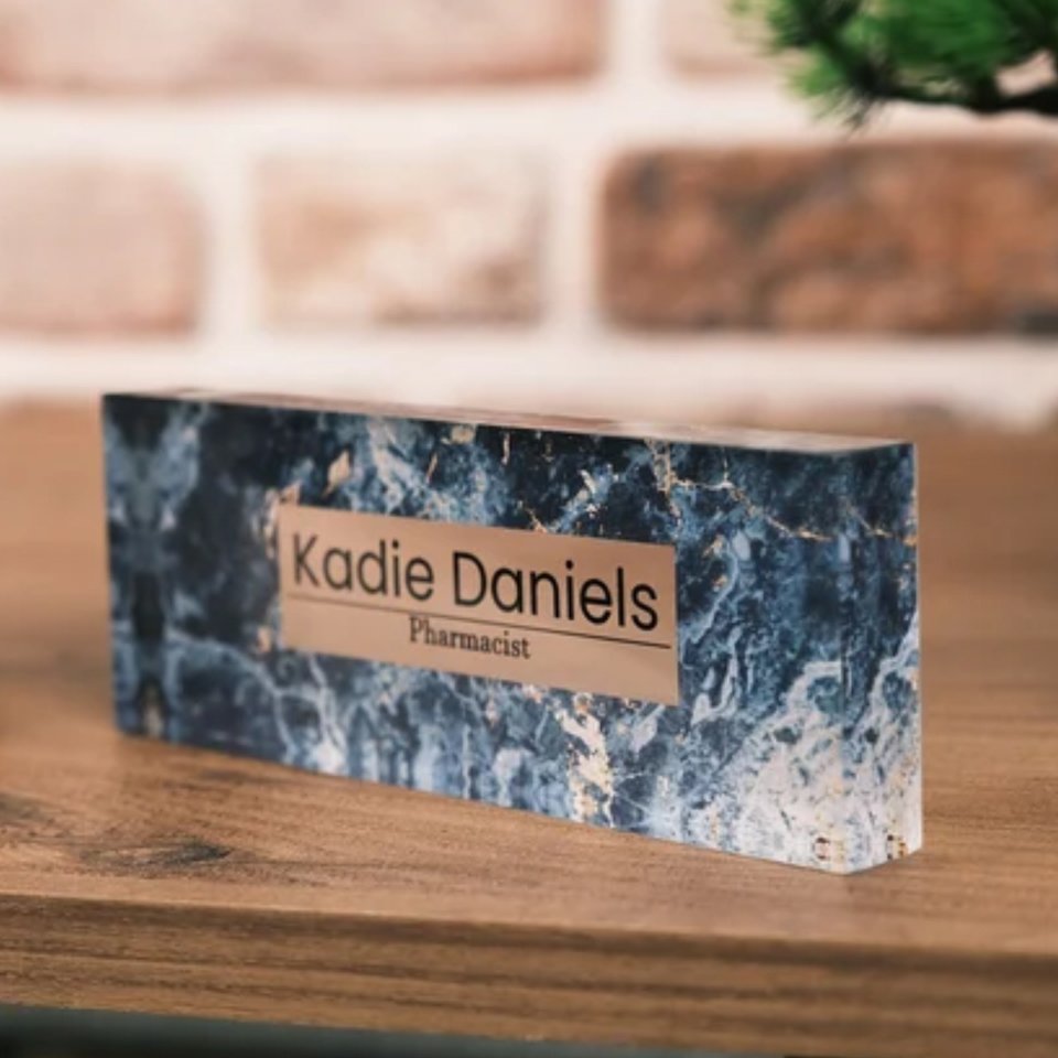 20 MM PLEKSİ İSİMLİK